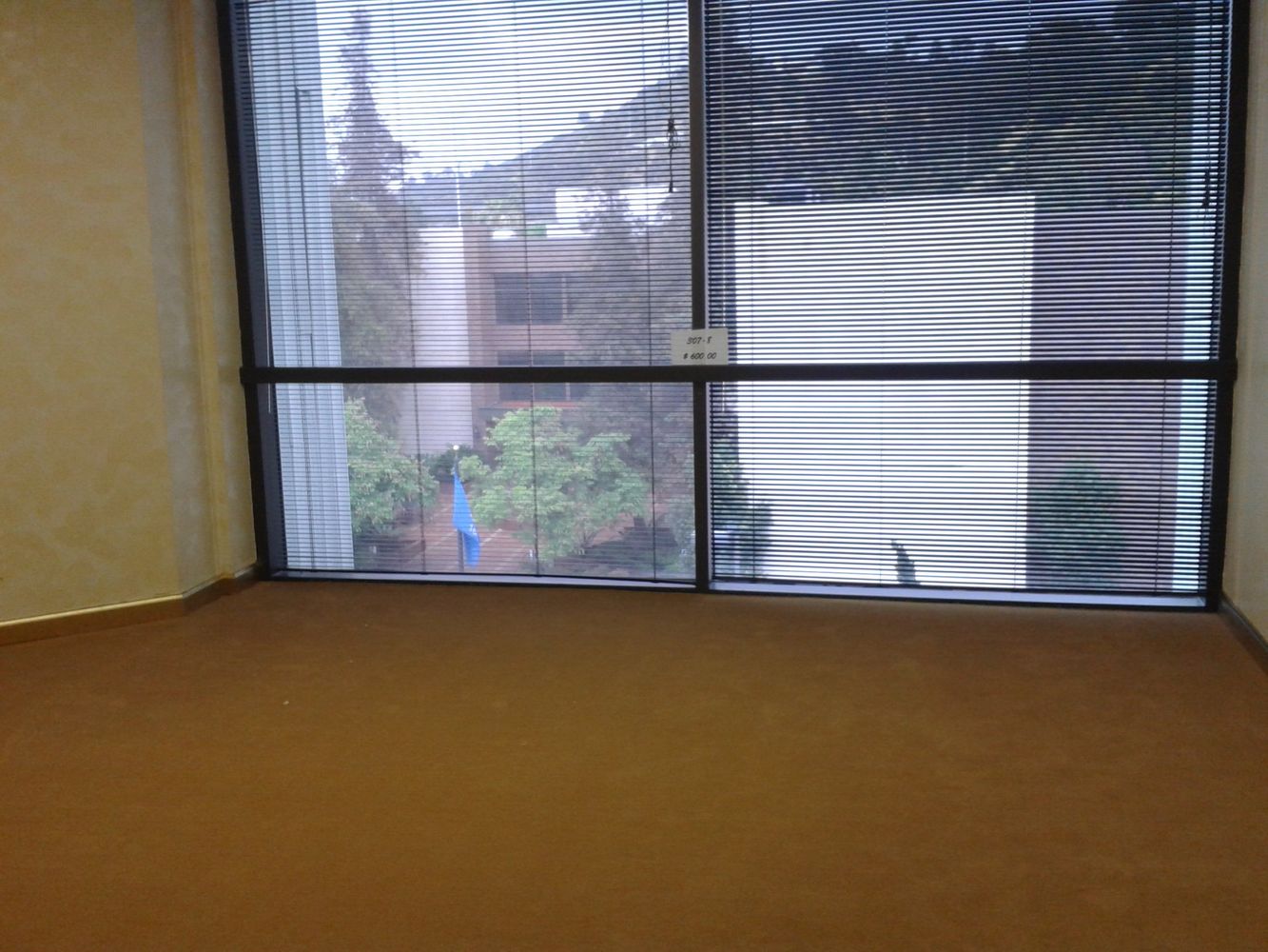 EXECUTIVE OFFICES $450.00 TO $550.00 PER MONTH, INCLUDES UTILITIES.